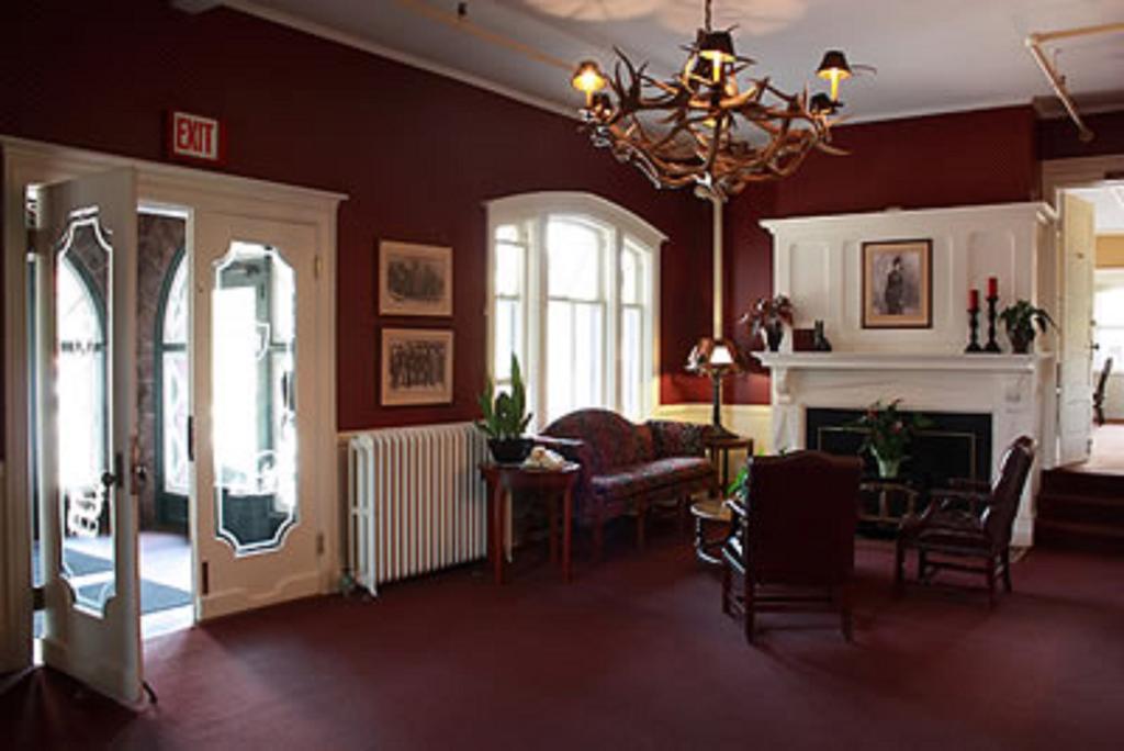 The Historic Redstone Inn Екстериор снимка